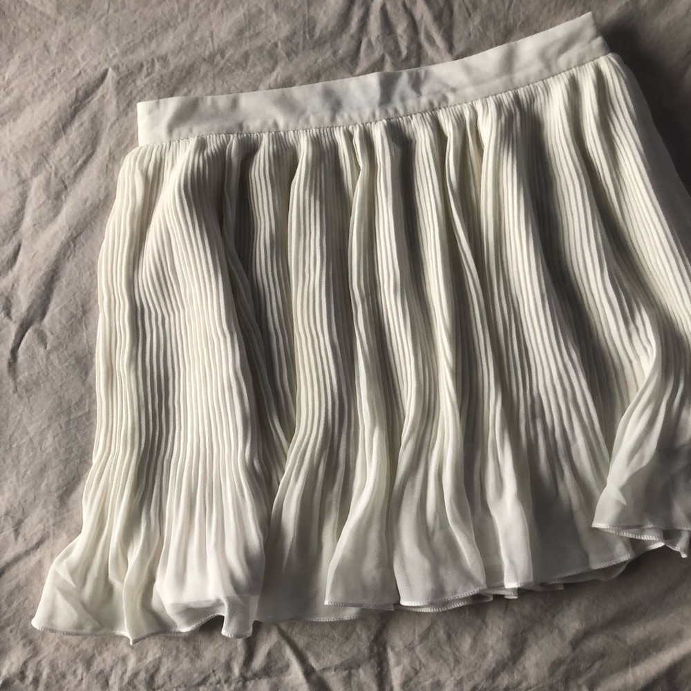 Pleated chiffon cream skirt